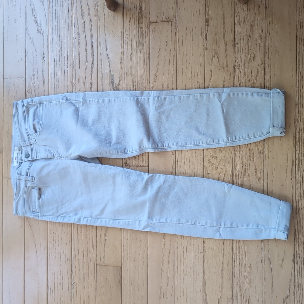 Vineyard Vines size 2 off white cropped jeans